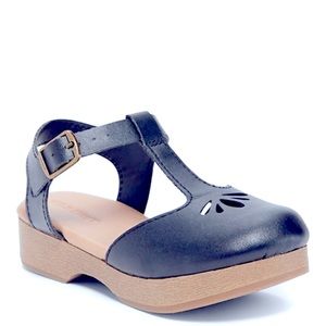 NWT Old Navy Black Cutout Clogs